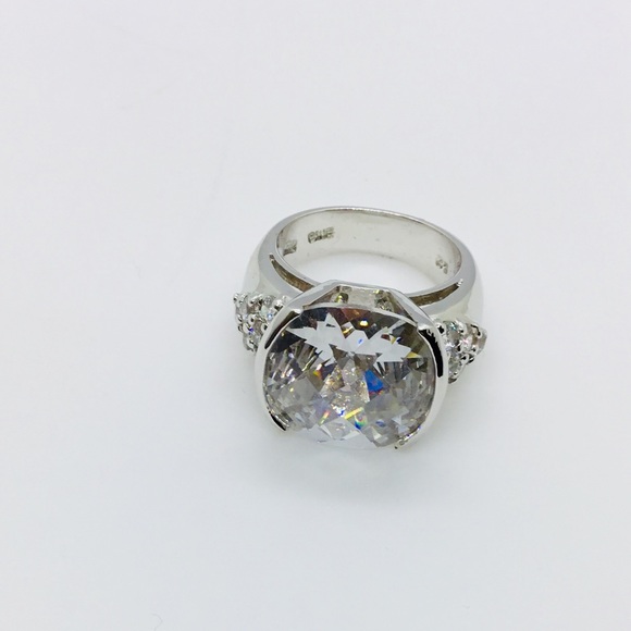Ladies Cubic Zirconia Ring - Picture 2 of 4